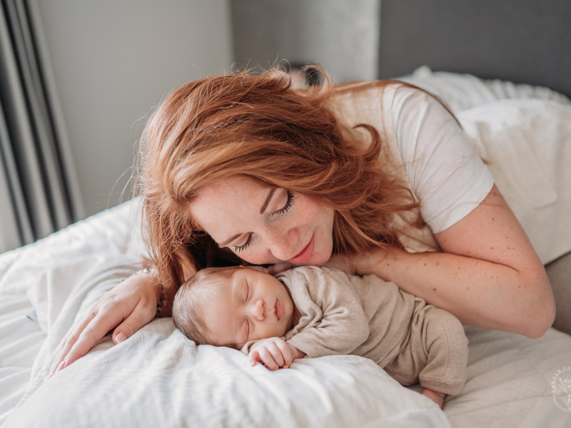 Lifestyle newborn fotoshoot aan huis