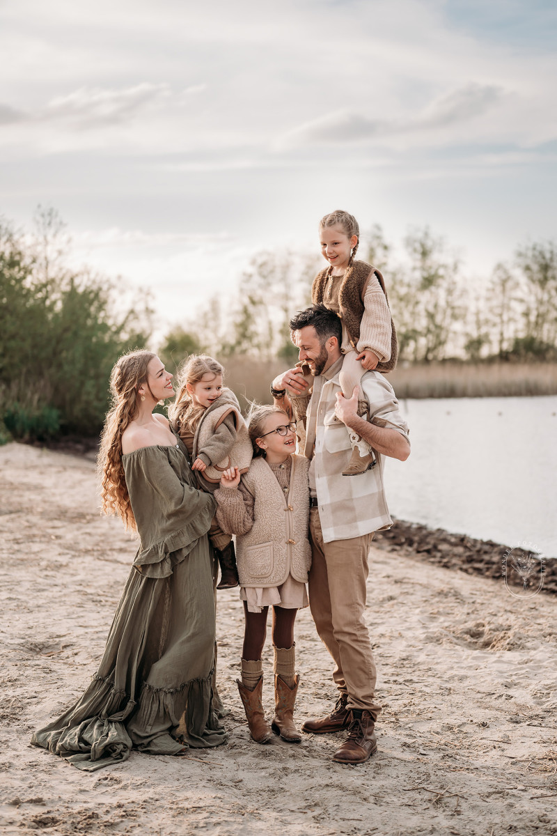 gezinsfotoshoot familie fotograaf Emmeloord Heerenveen Zwolle Meppel