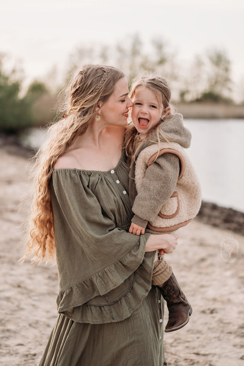 gezinsfotoshoot familie fotograaf Lemmer Wolvega Kampen Leeuwarden Steenwijk Almere