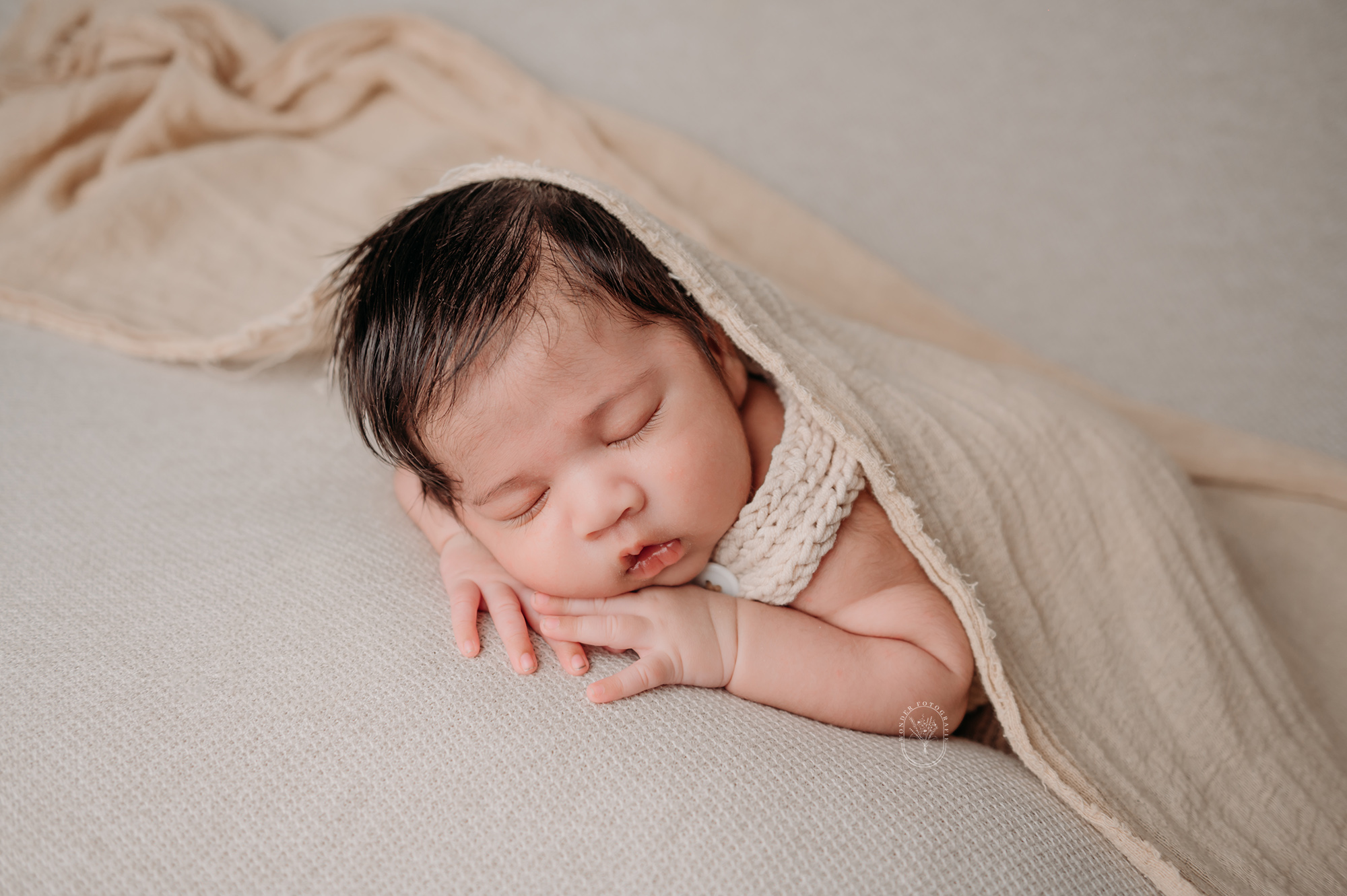 Newborn fotoshoot baby shoot fotograaf almere meppel leeuwarden
