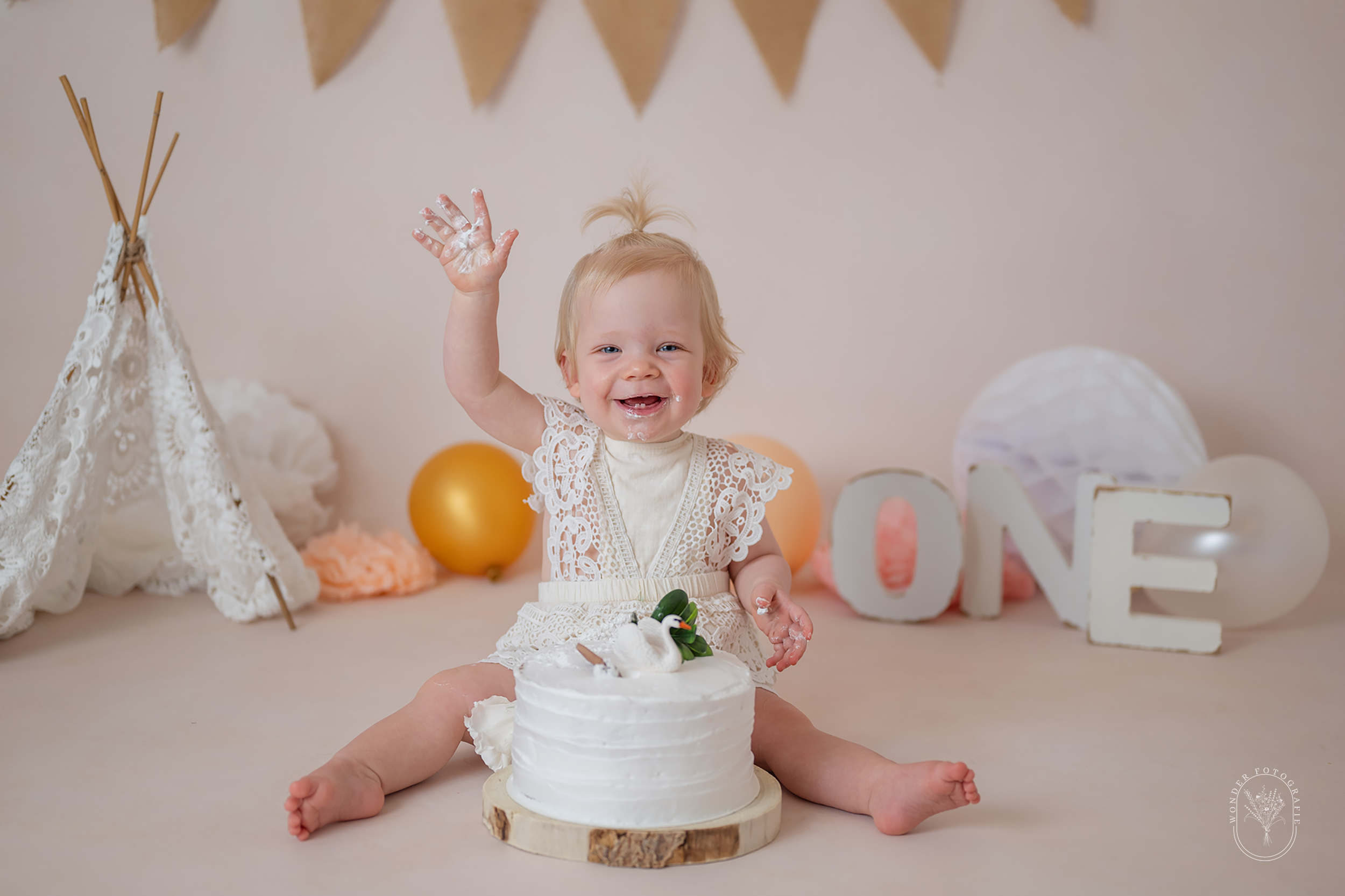 cake smash fotoshoot outfit inspiratie kant boho meisje