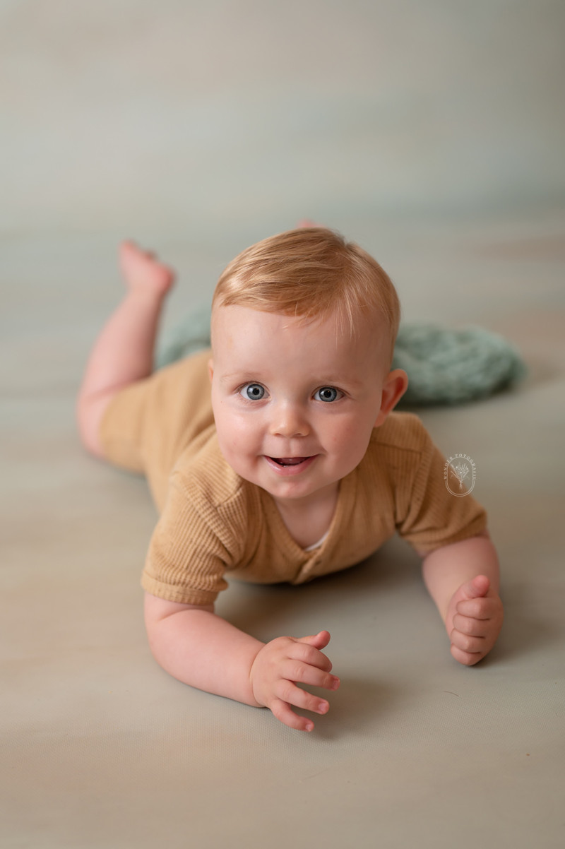 cake smash fotoshoot friesland flevoland baby fotostudio taart badje