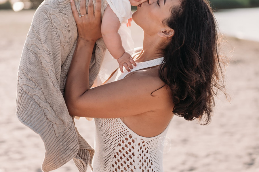 Gezinsfotoshoot Friesland gezin familie fotoshoot strand bos gouden uurtje