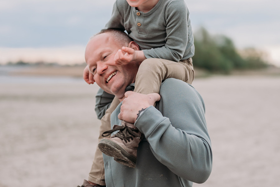 gezinsfotoshoot friesland gezin familie fotoshoot strand bos