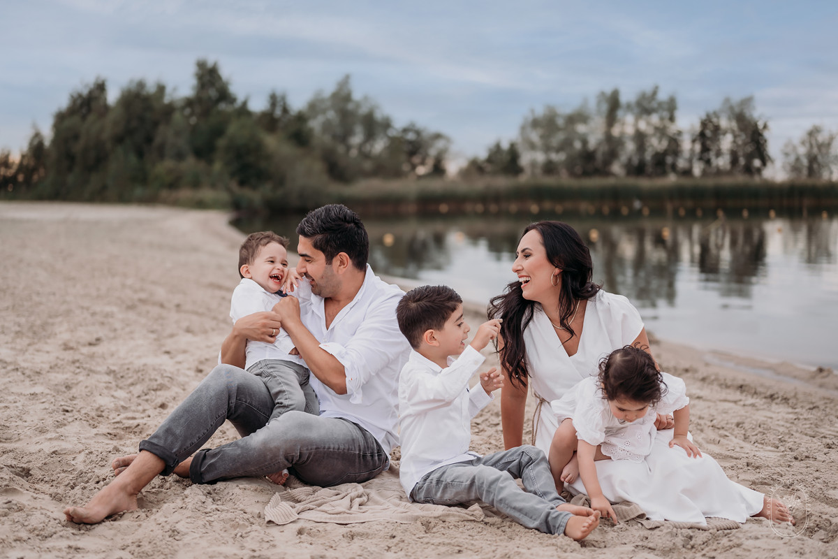 Gezinsfotoshoot Friesland gezin fotoshoot familie portret Flevoland strand bos