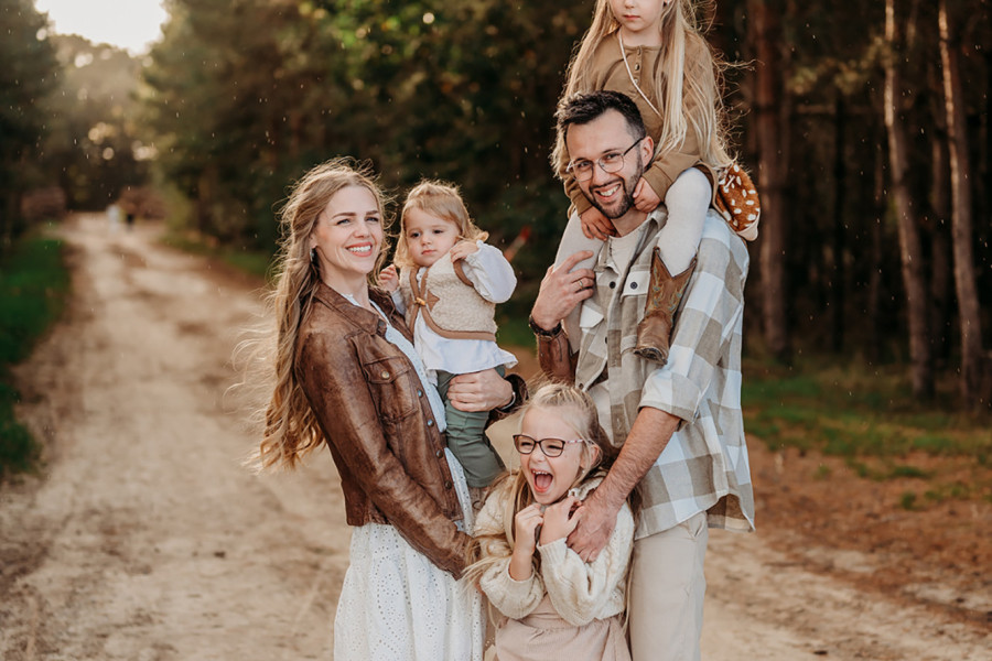 Gezinsfotoshoot Friesland gezin fotoshoot familie portret Flevoland strand bos