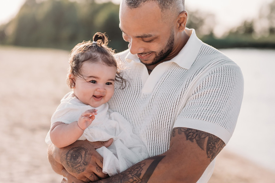 Gezinsfotoshoot Friesland gezin familie fotoshoot strand bos
