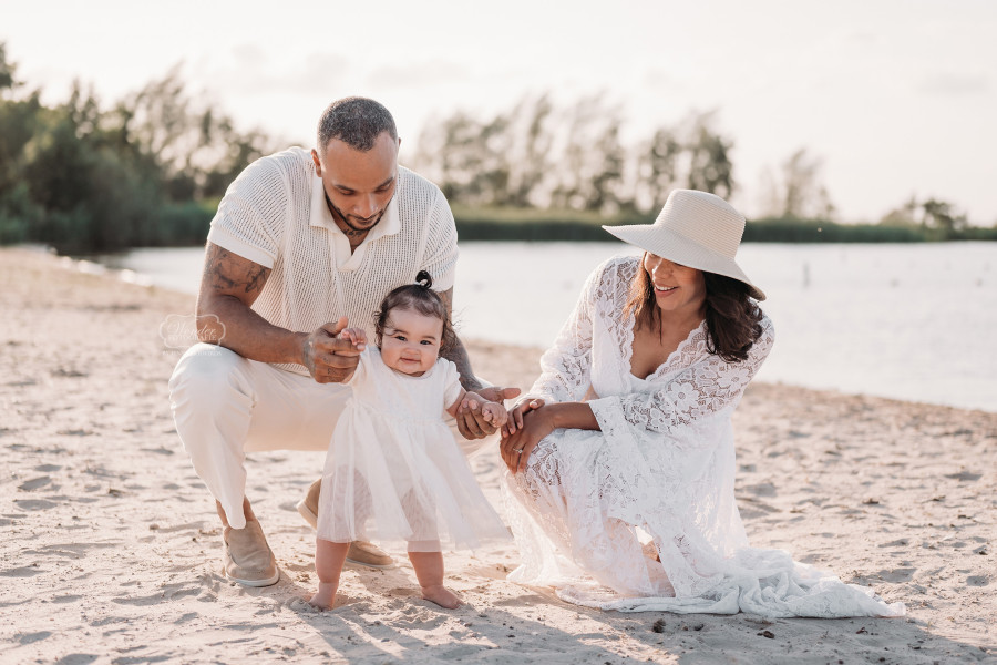 Gezinsfotoshoot Friesland gezin fotoshoot familie portret Flevoland strand bos