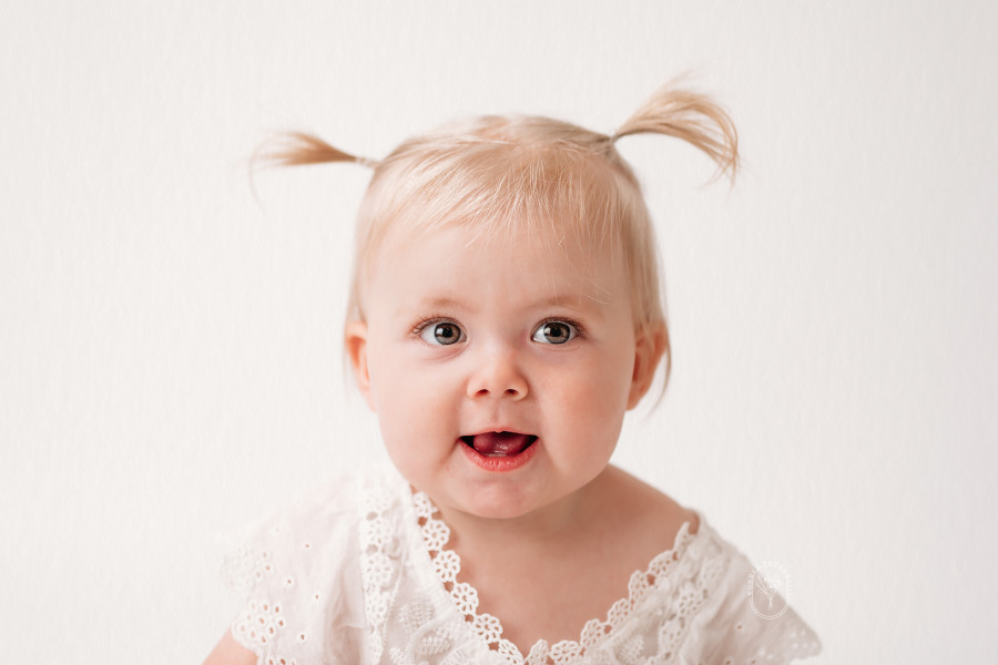 Kinderfotoshoot kinderportret kinderfotograaf fotostudio friesland kind puur naturel wit