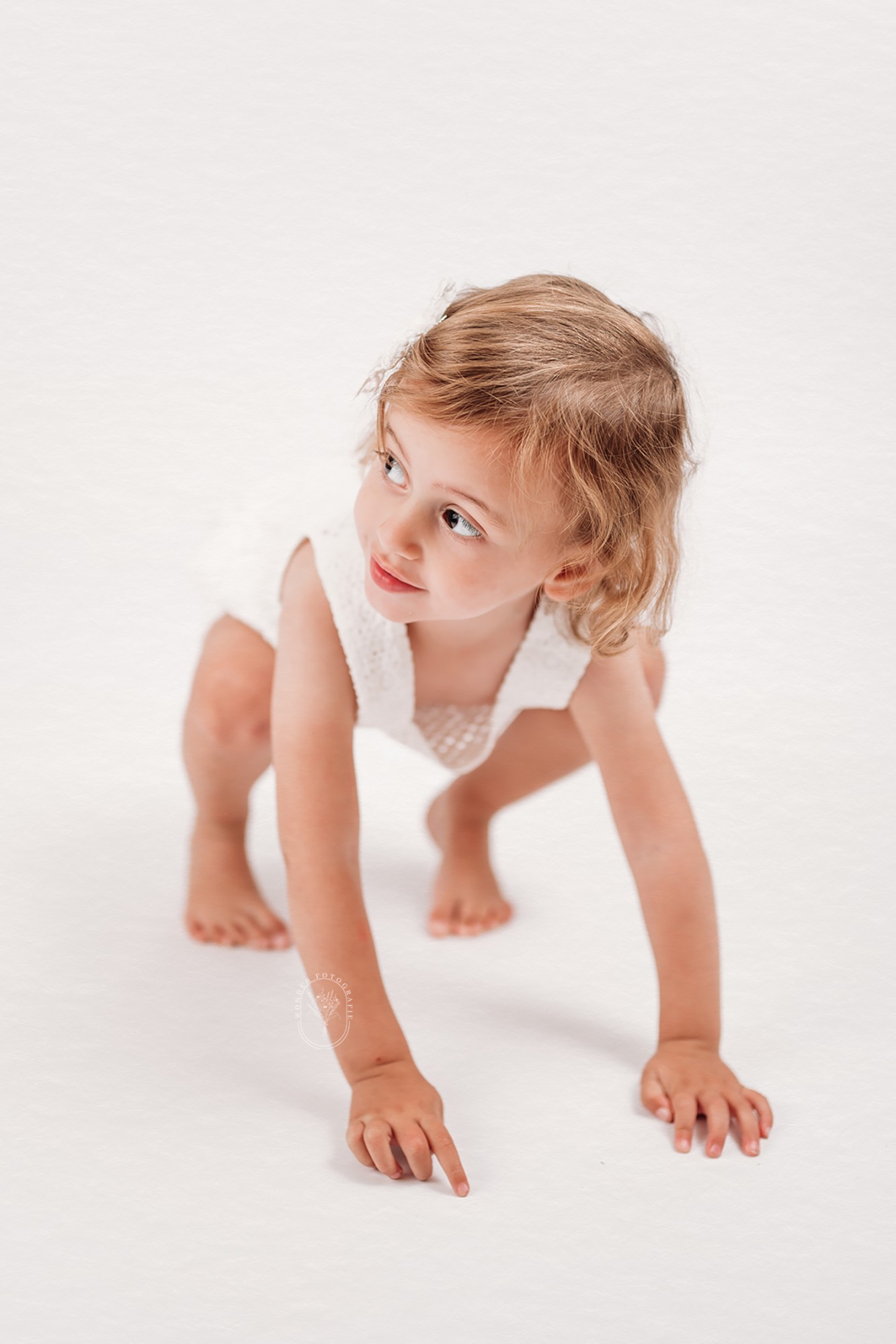 Kinderfotoshoot kinderportret kinderfotograaf fotostudio friesland kind puur naturel wit