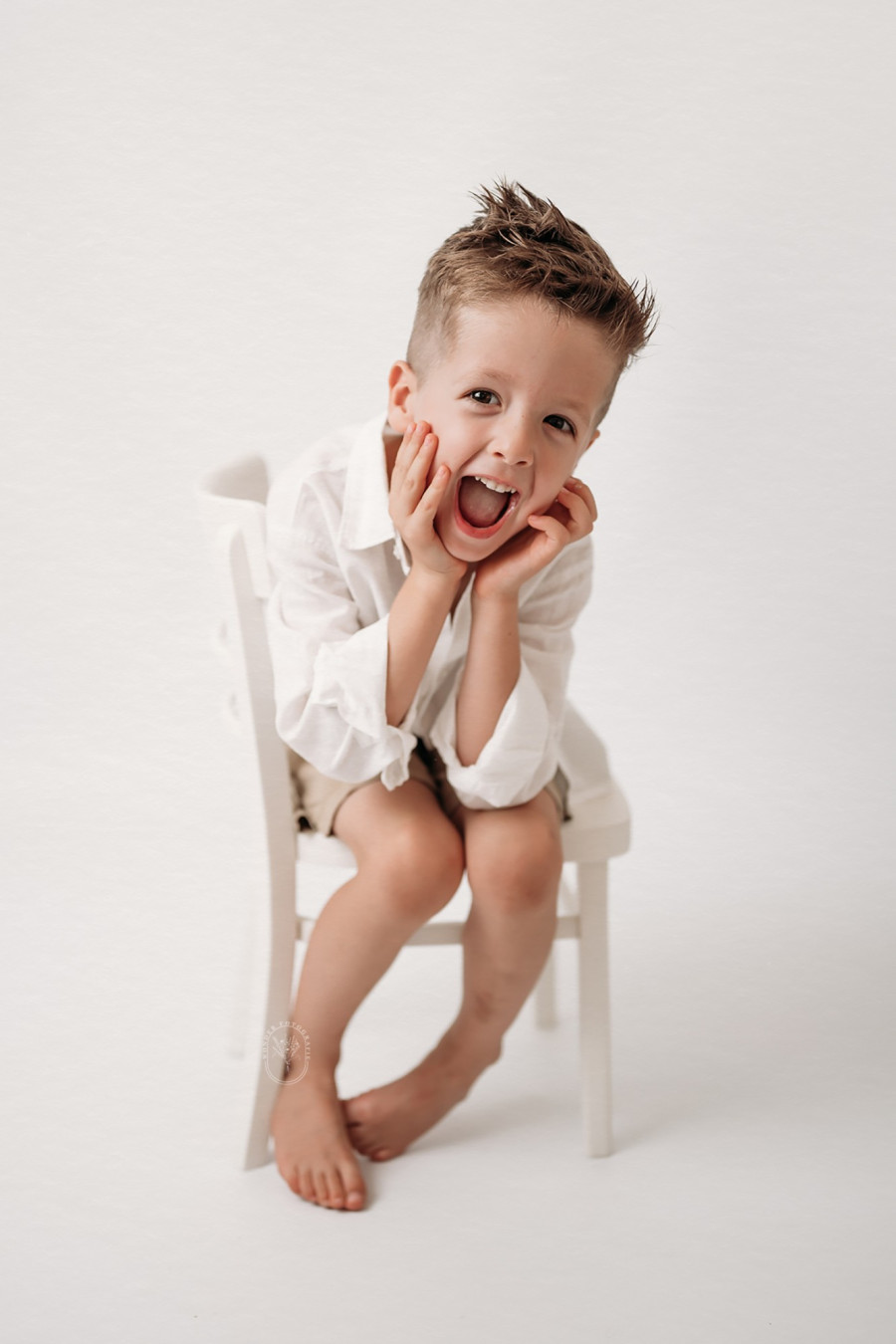 Kinderfotoshoot kinderportret kinderfotograaf fotostudio friesland kind puur naturel wit