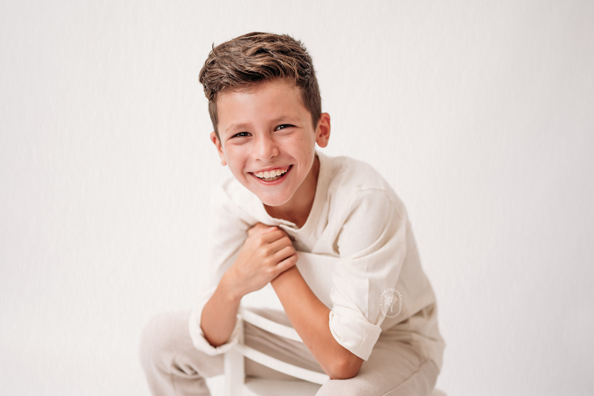 Kinderfotoshoot kinderportret kinderfotograaf fotostudio friesland kind puur naturel wit
