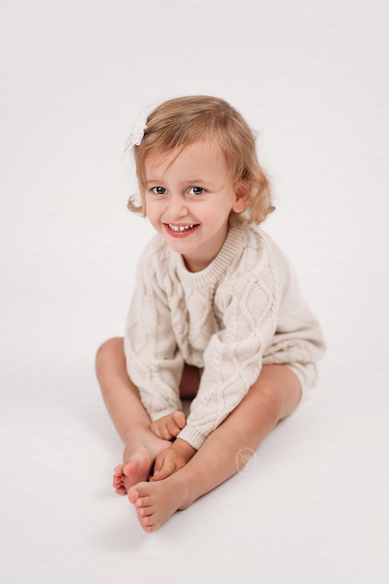 Kinderfotoshoot kinderportret kinderfotograaf fotostudio friesland kind puur naturel wit
