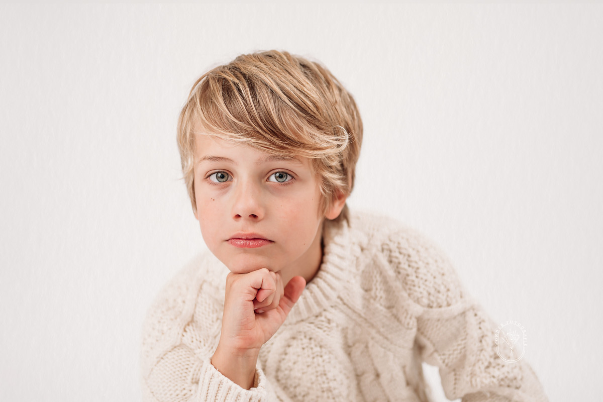 Kinderfotoshoot kinderportret kinderfotograaf fotostudio friesland kind puur naturel wit